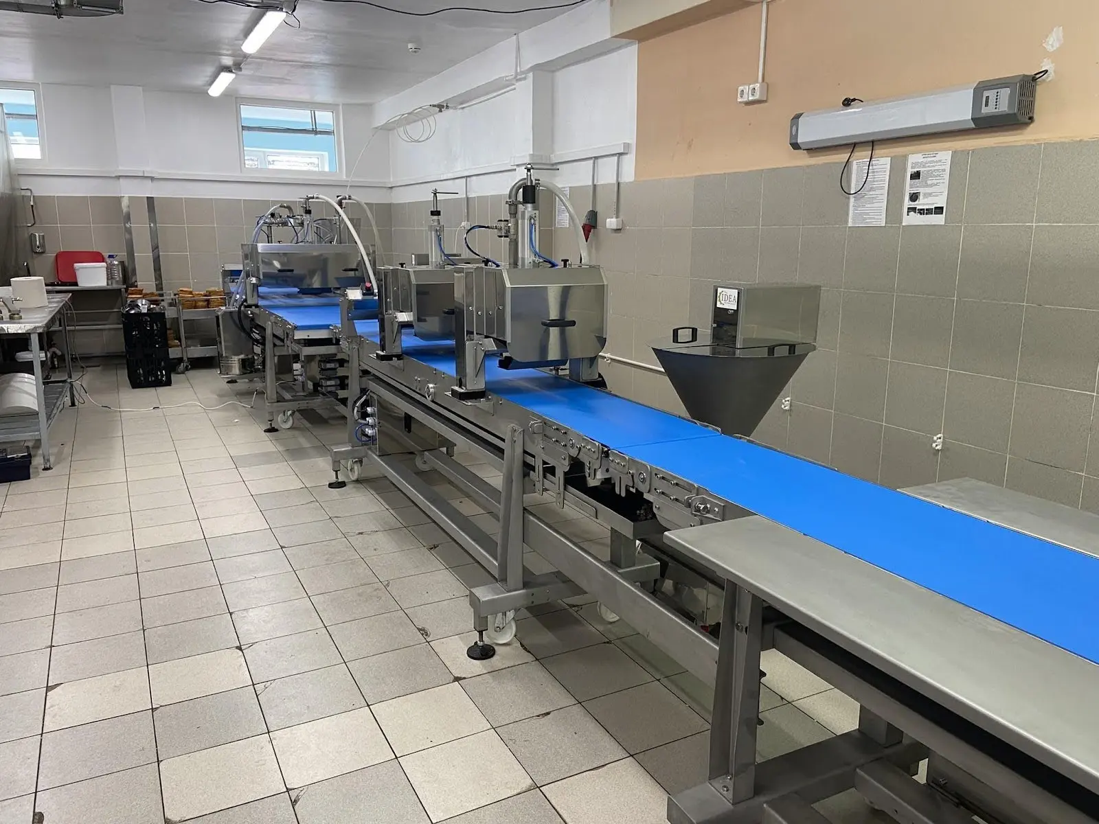 Линия пропитки и промазки прямоугольных коржей