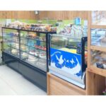 Витрина нейтральная Полюс 0,9 Carboma Cube